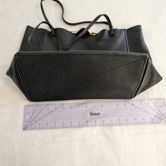 The Marc Jacobs Kiss Lock Tote - Picture 9 of 12